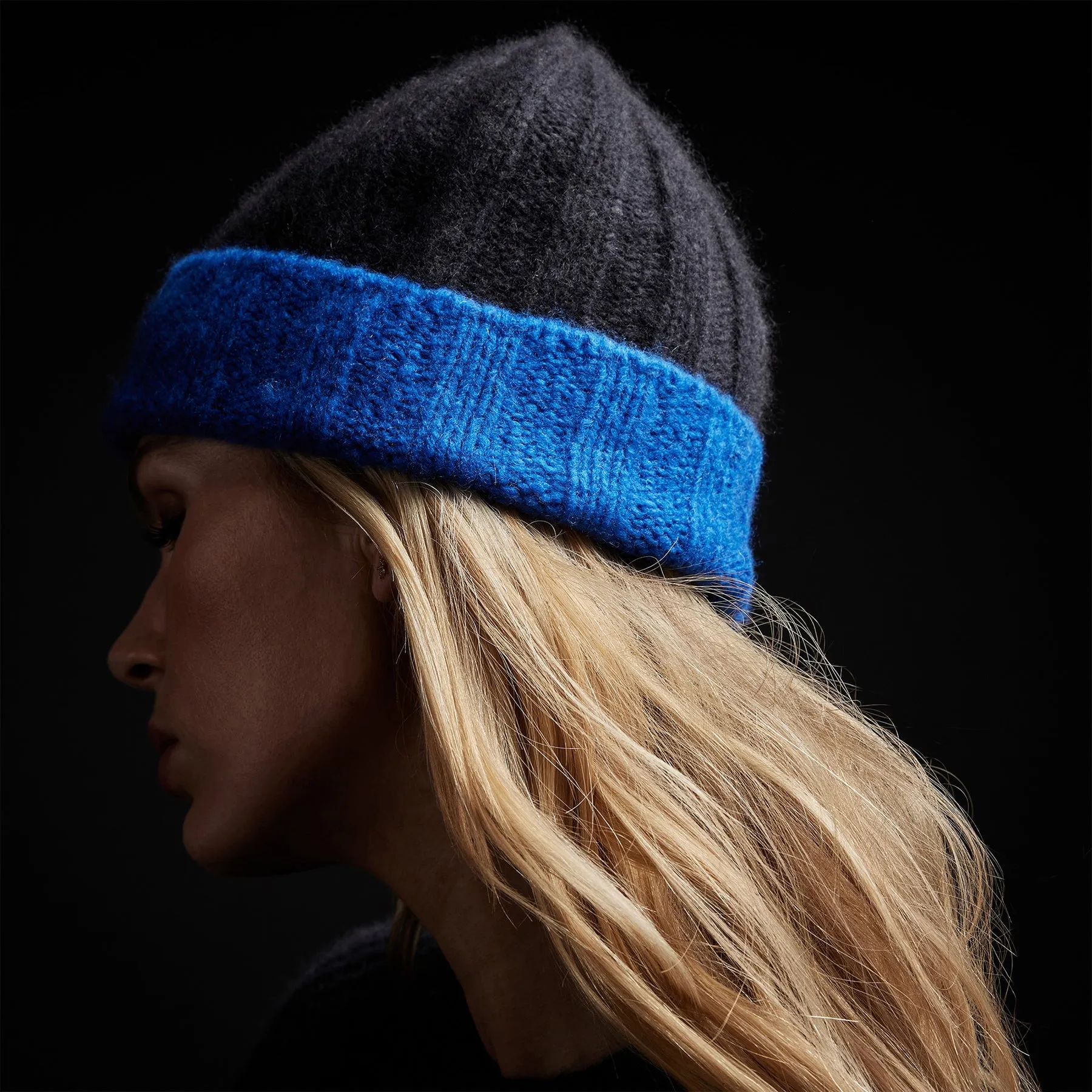 Cashmere Contrast Beanie - Black/Royal Blue