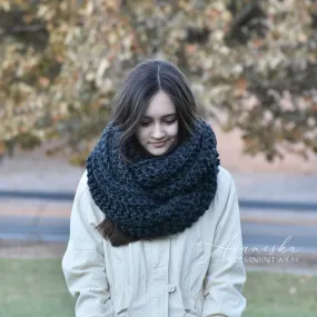 Chunky Infinity Scarf | THE DRESDEN