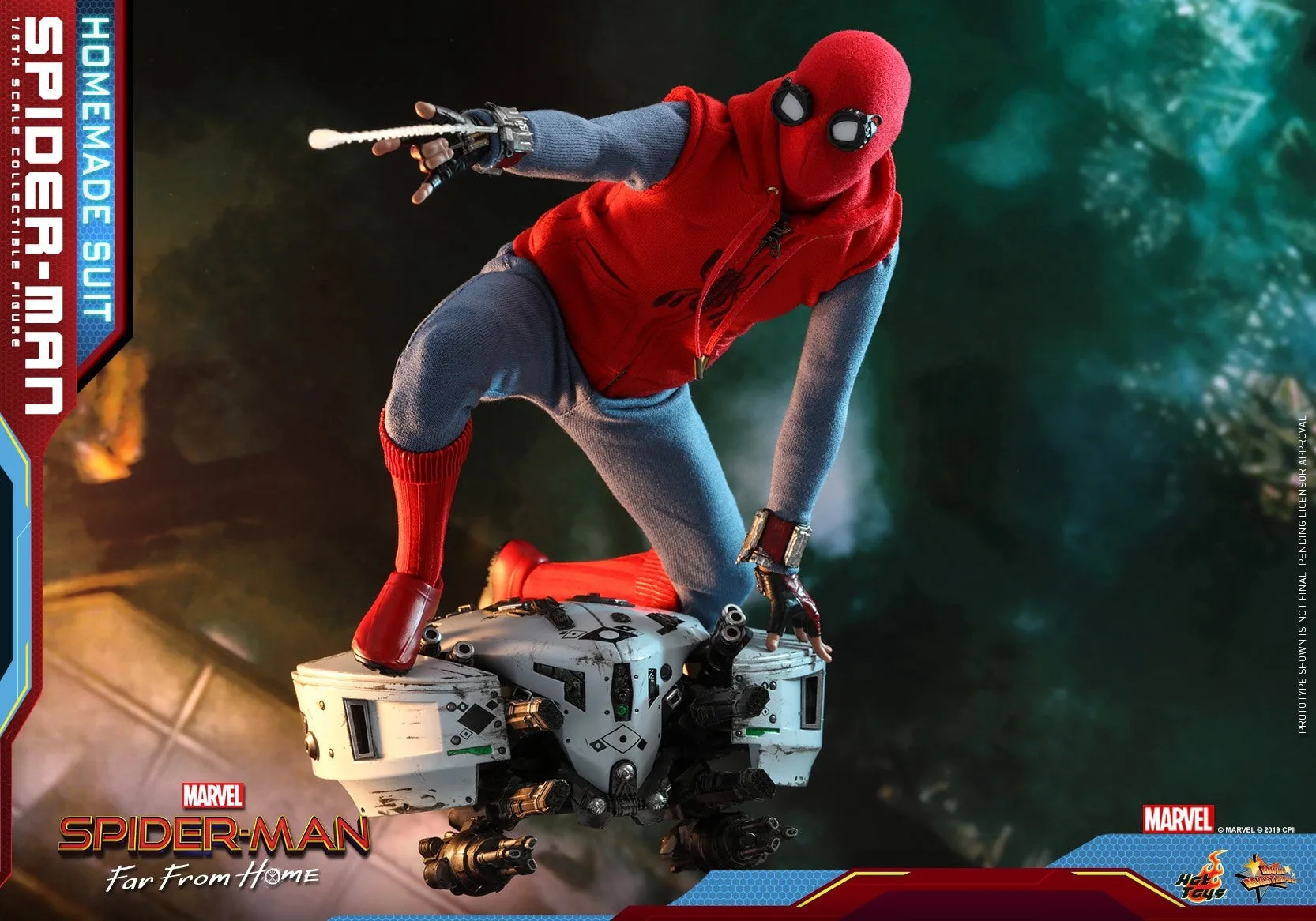 Hot Toys - MMS552 - Spider-Man: Far From Home - 1/6th scale Spider-Man (Homemade Suit Version) Collectible Figure