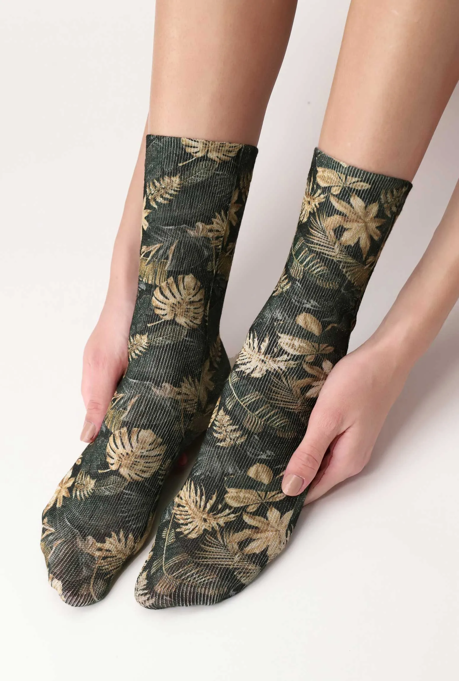 Oroblu Botanical Print Crew Socks